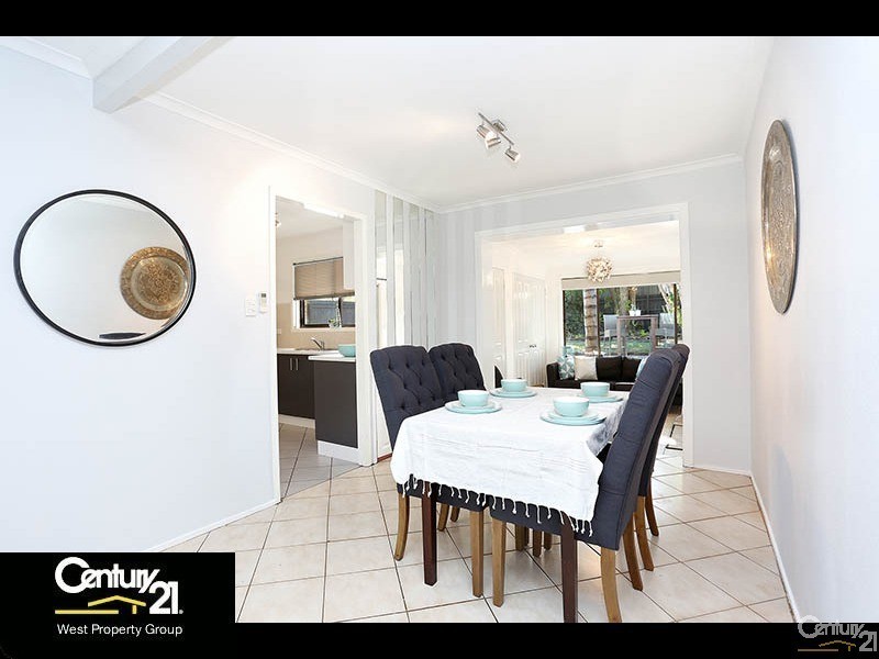 31 Carwell Avenue, Petrie QLD 4502