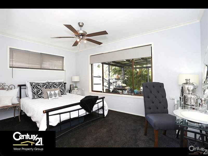 31 Carwell Avenue, Petrie QLD 4502