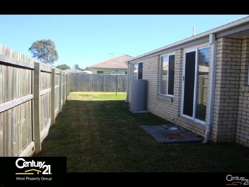 11 Dean Street, Bray Park QLD 4500