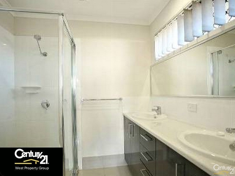 42 Caspian Parade, Warner QLD 4500