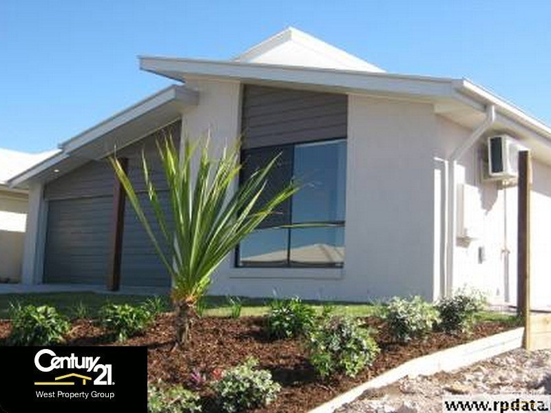 8  Moor Circuit, Warner QLD 4500