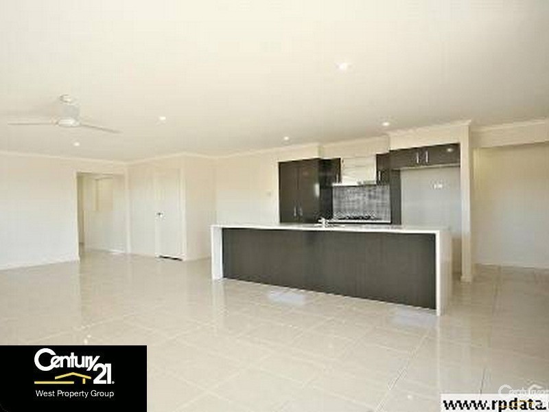 8  Moor Circuit, Warner QLD 4500