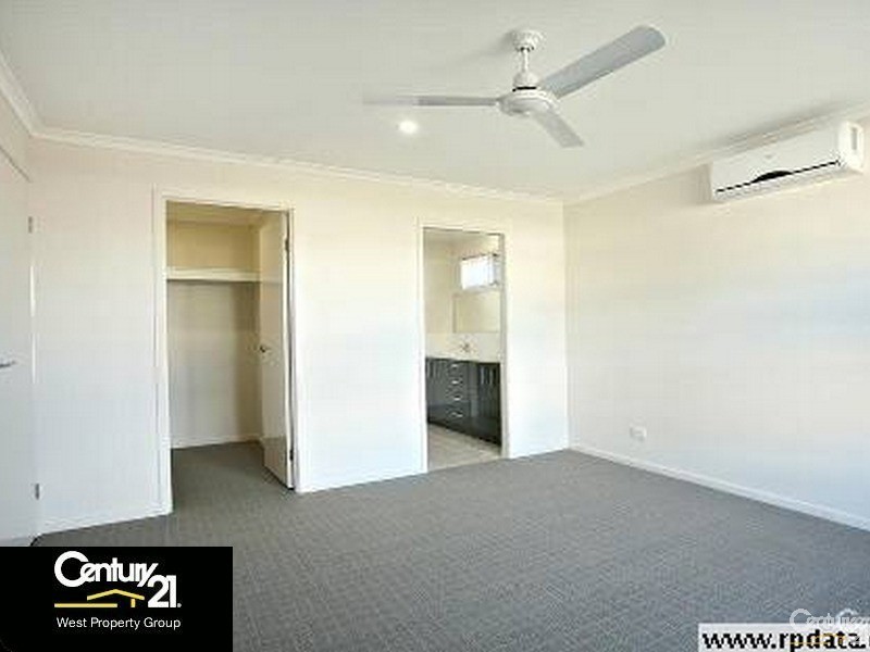 8  Moor Circuit, Warner QLD 4500