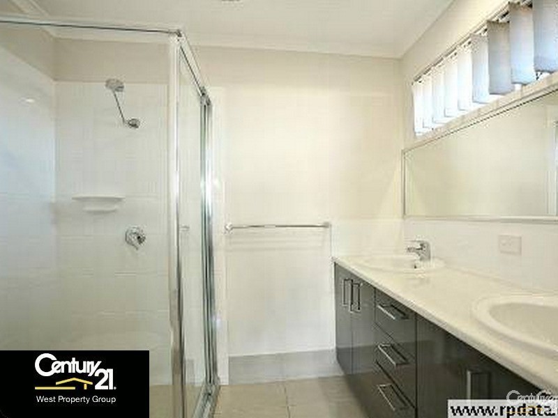 8  Moor Circuit, Warner QLD 4500