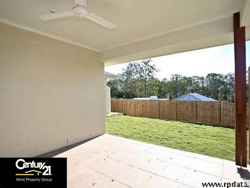 8  Moor Circuit, Warner QLD 4500