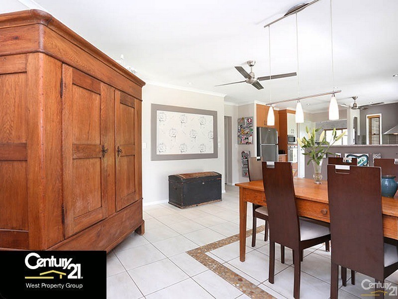 11 Andrew Clarke Road, Whiteside QLD 4503