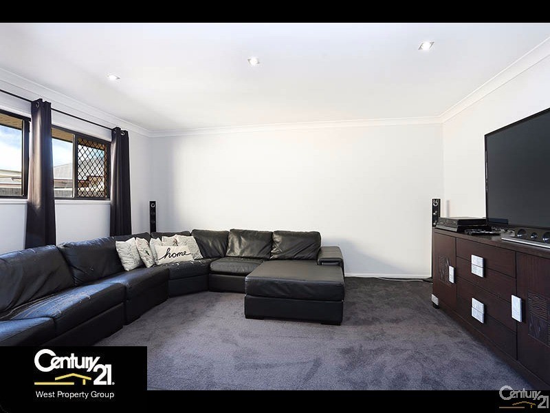 10 Rowallan Street, Warner QLD 4500