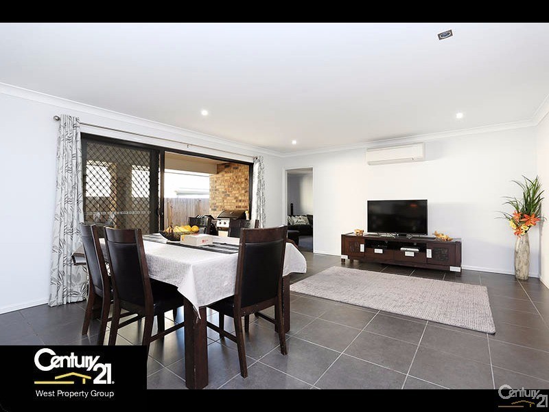 10 Rowallan Street, Warner QLD 4500