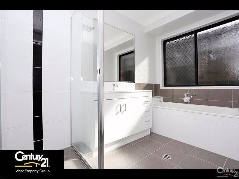 10 Rowallan Street, Warner QLD 4500