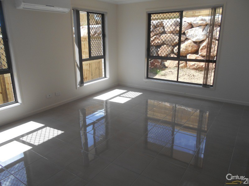 10 Lemongrass Circuit, Griffin QLD 4503