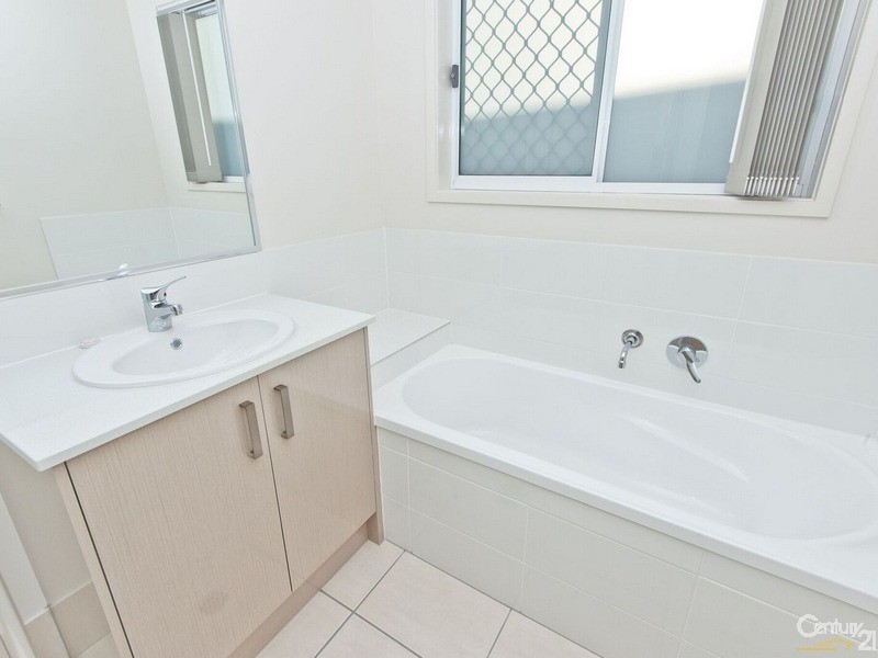 5 Mint Crescent, Griffin QLD 4503