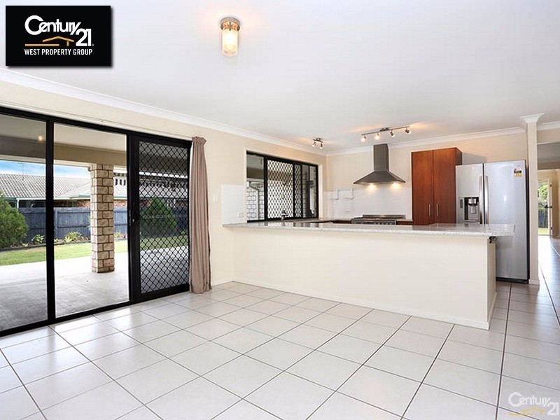 10 Catalina Avenue, Bray Park QLD 4500
