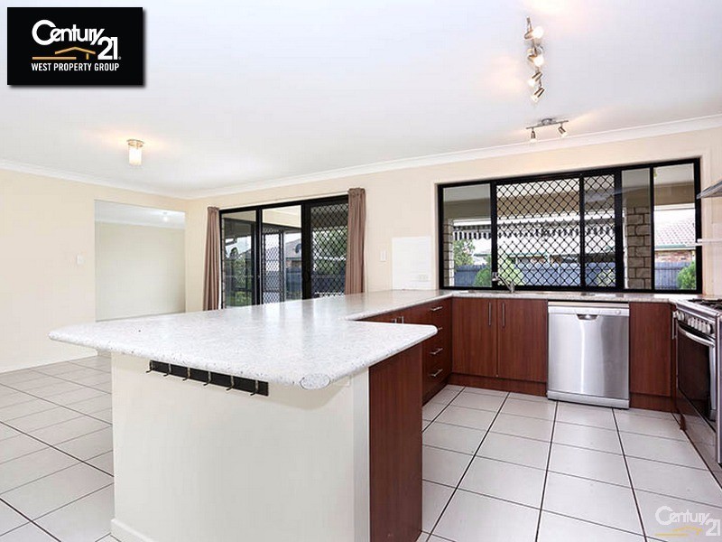 10 Catalina Avenue, Bray Park QLD 4500