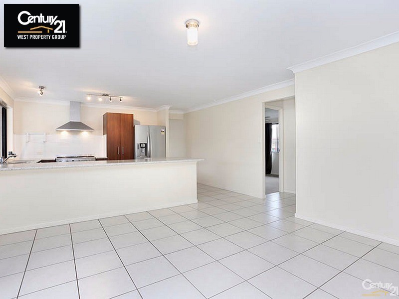 10 Catalina Avenue, Bray Park QLD 4500
