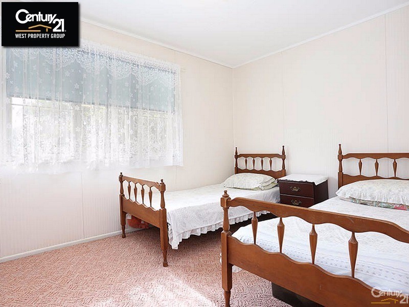 22 Young Street, Petrie QLD 4502