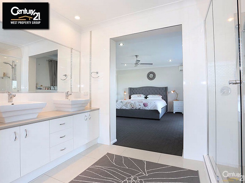 19 Hillary Drive, Warner QLD 4500