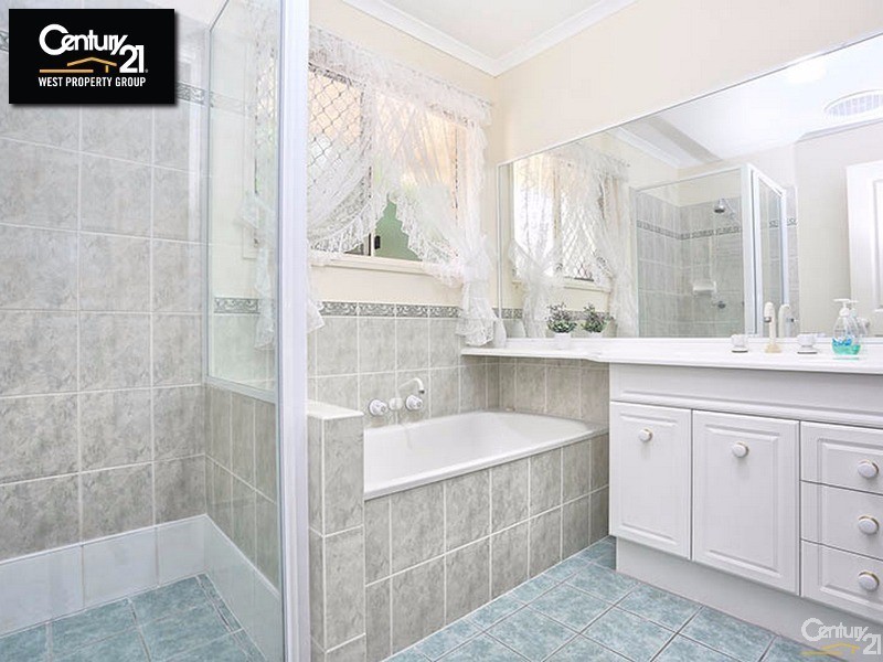 3 Corvus Drive, Cashmere QLD 4500