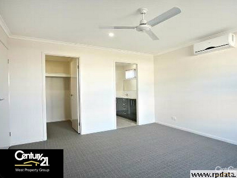 8  Moor Circuit, Warner QLD 4500