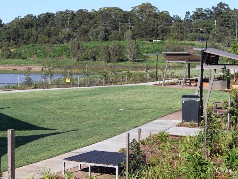 8  Moor Circuit, Warner QLD 4500