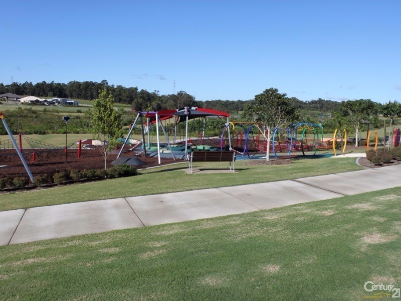 8  Moor Circuit, Warner QLD 4500