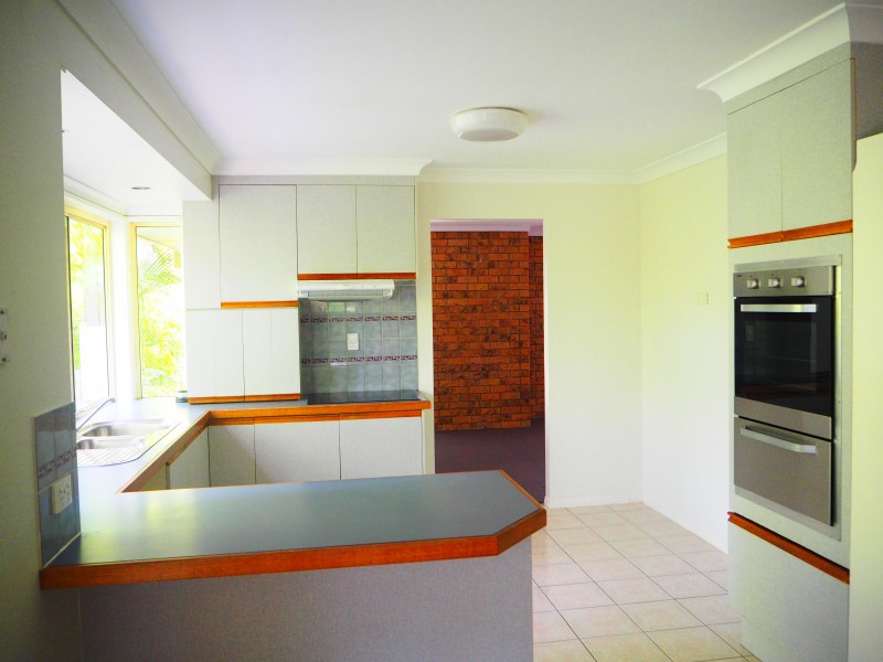 6 Vaucluse Crescent, Petrie QLD 4502