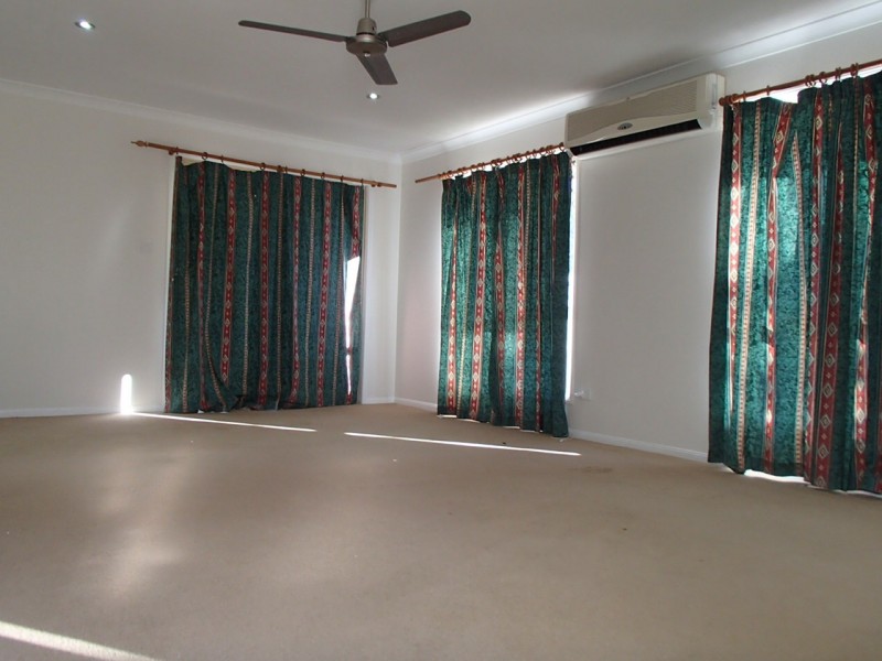 2 Blue Mountain Crescent, Warner QLD 4500