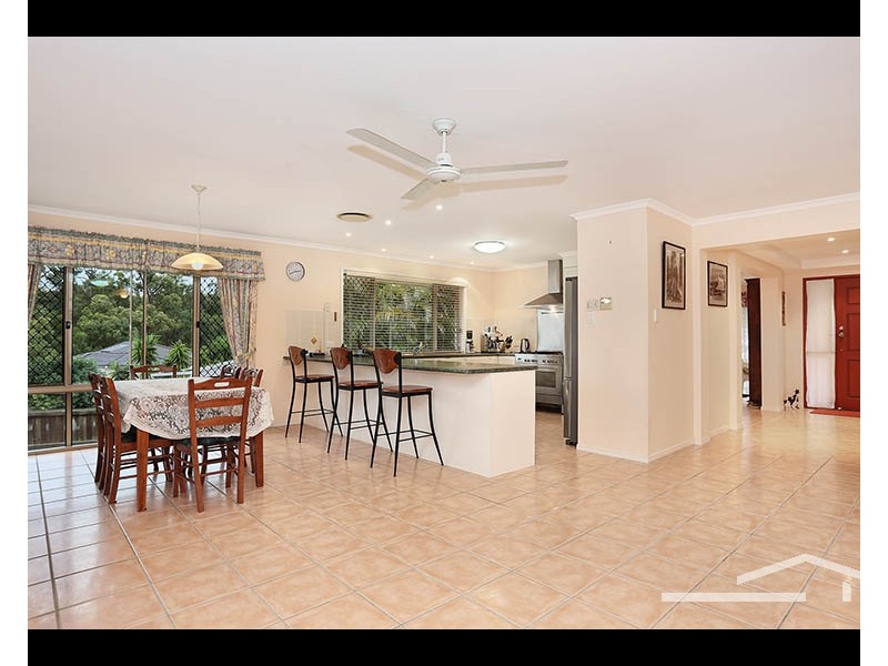 4 Toressian Place, Cashmere QLD 4500