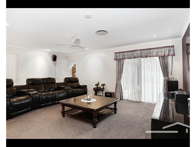 4 Toressian Place, Cashmere QLD 4500