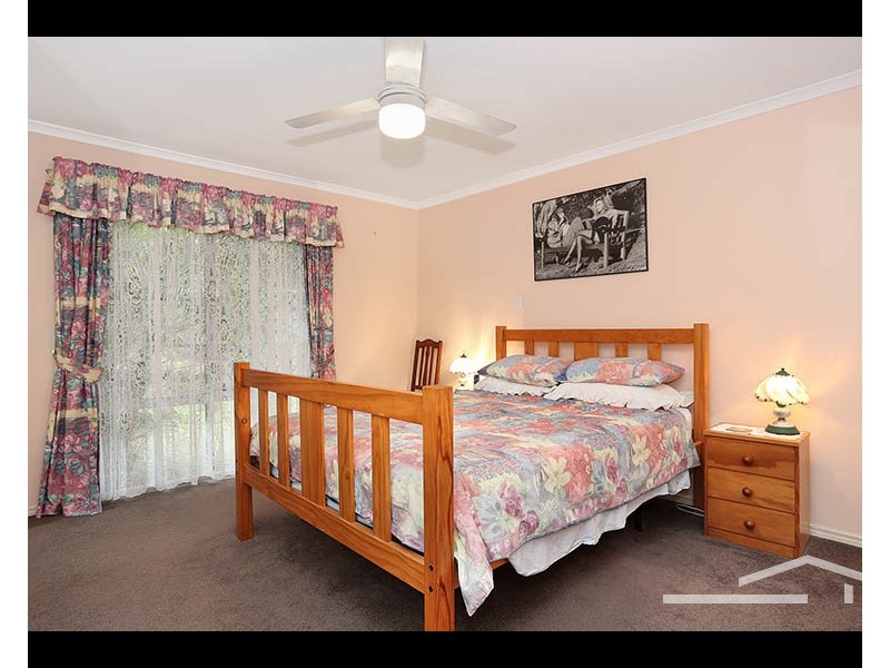 4 Toressian Place, Cashmere QLD 4500