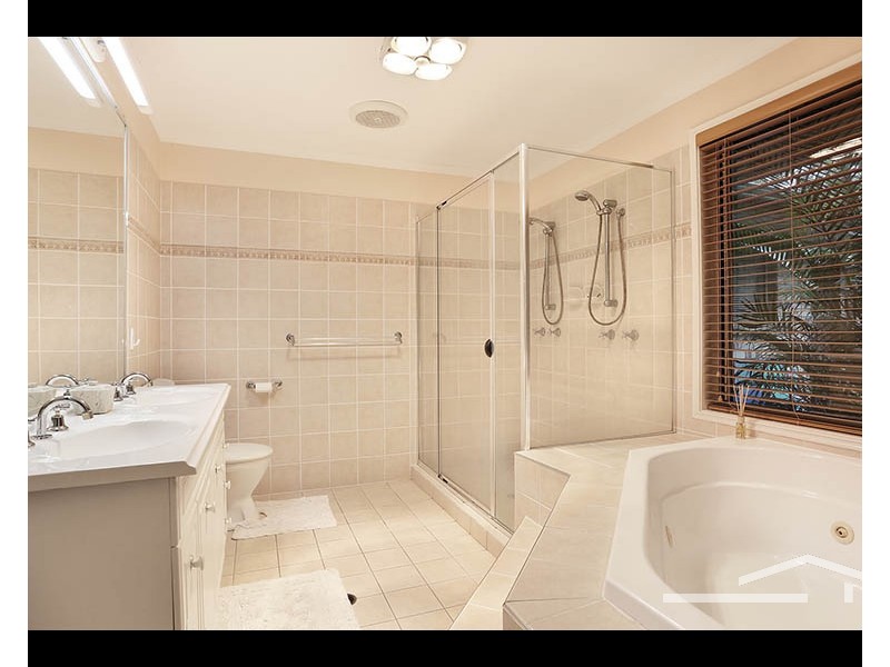 4 Toressian Place, Cashmere QLD 4500