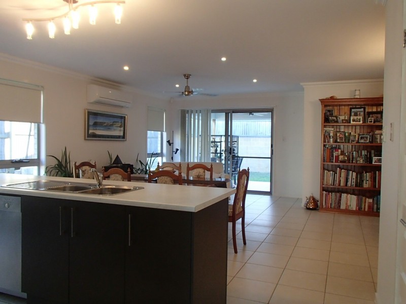 8 Craigavon Street, Warner QLD 4500