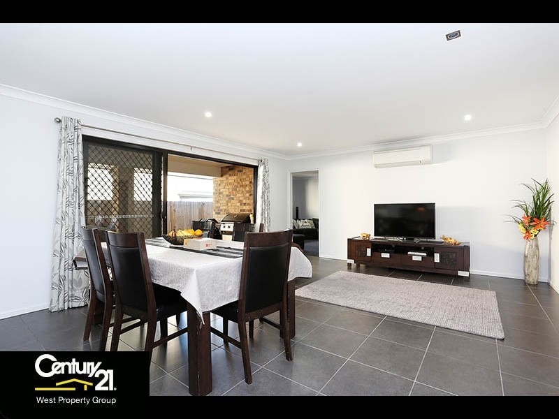 10 Rowallan Street, Warner QLD 4500