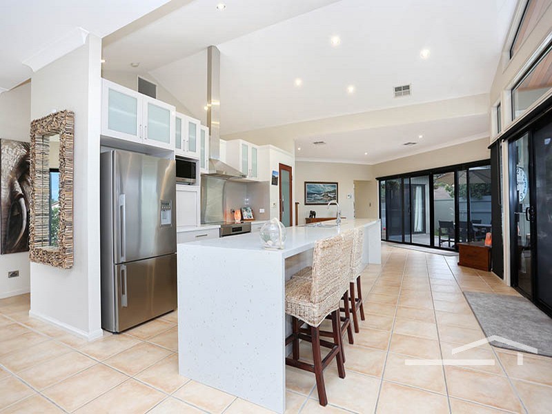 4 Crebra Lane, Cashmere QLD 4500