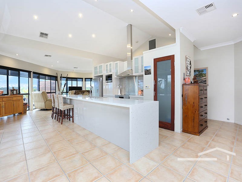 4 Crebra Lane, Cashmere QLD 4500
