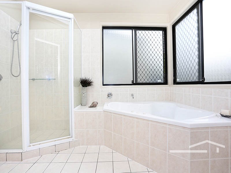 4 Crebra Lane, Cashmere QLD 4500