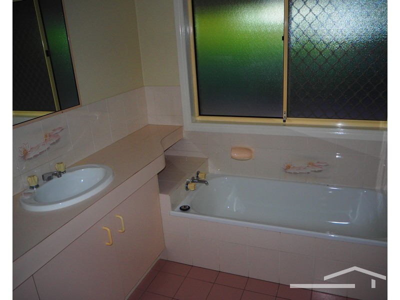 6 Vaucluse Crescent, Petrie QLD 4502