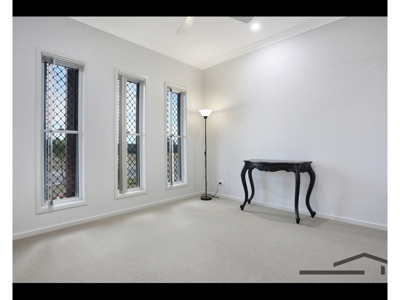 8  Riverbend Court, Lawnton QLD 4501