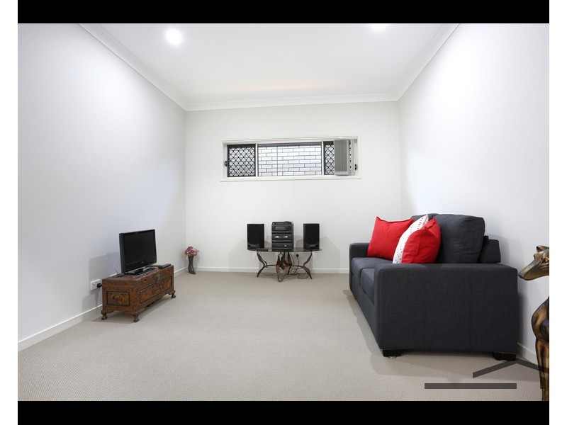 8  Riverbend Court, Lawnton QLD 4501