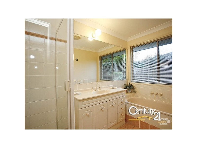 1 Pheasant Ct, Cashmere QLD 4500