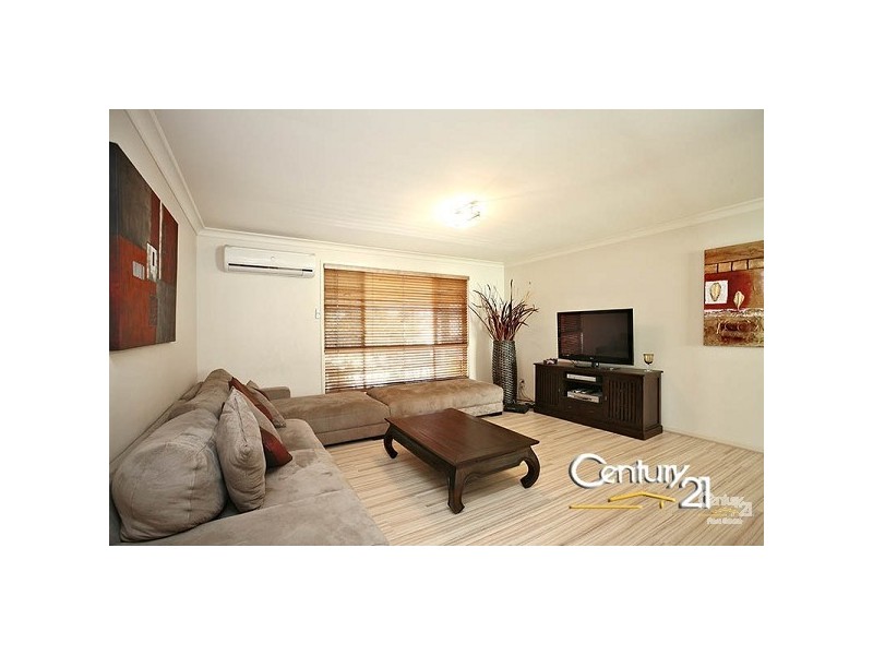 17 Hayward Ave, Cashmere QLD 4500