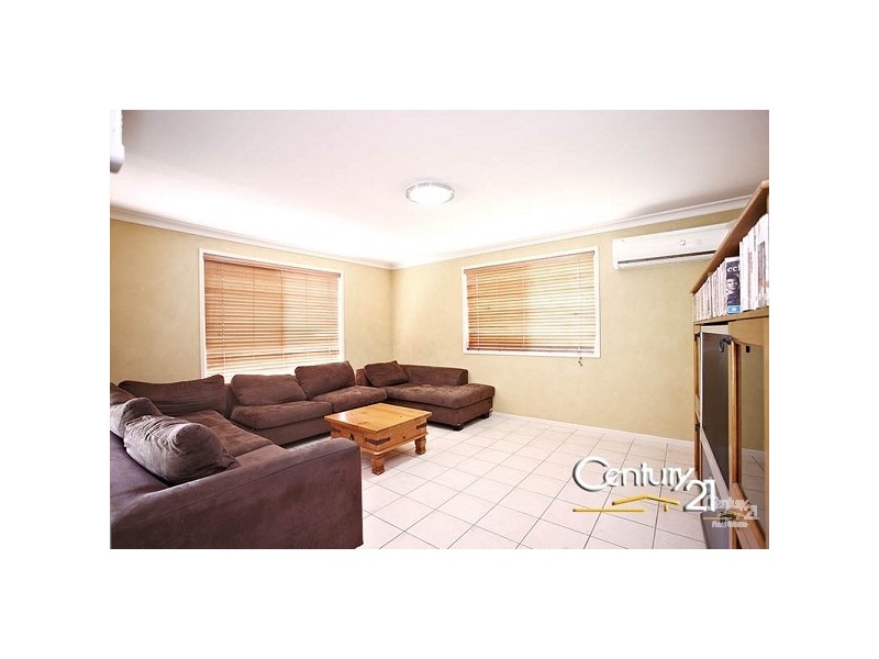 17 Hayward Ave, Cashmere QLD 4500