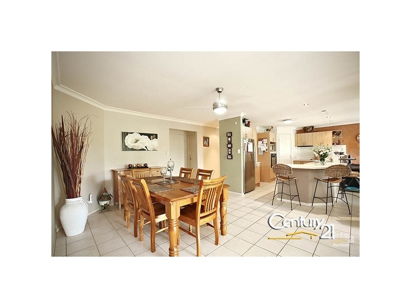 17 Hayward Ave, Cashmere QLD 4500