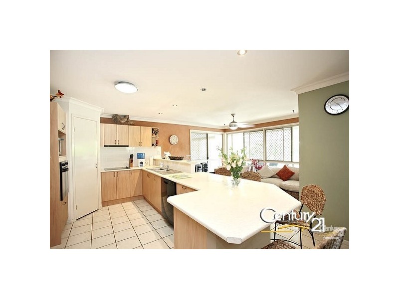 17 Hayward Ave, Cashmere QLD 4500