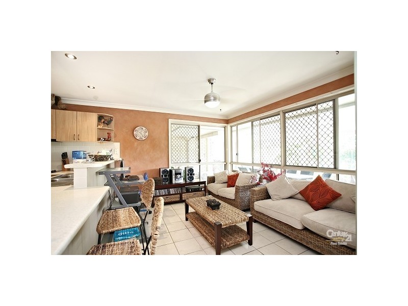 17 Hayward Ave, Cashmere QLD 4500