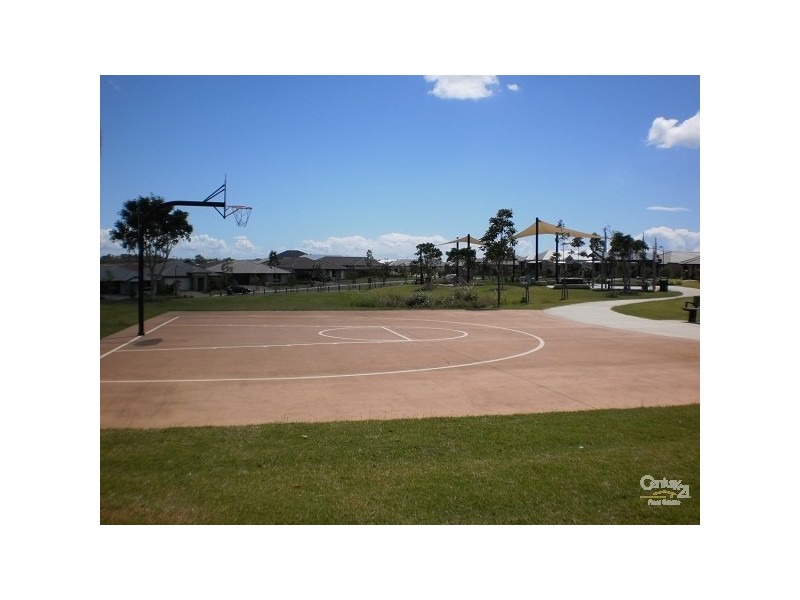 8 Chrysler Parade, North Lakes QLD 4509