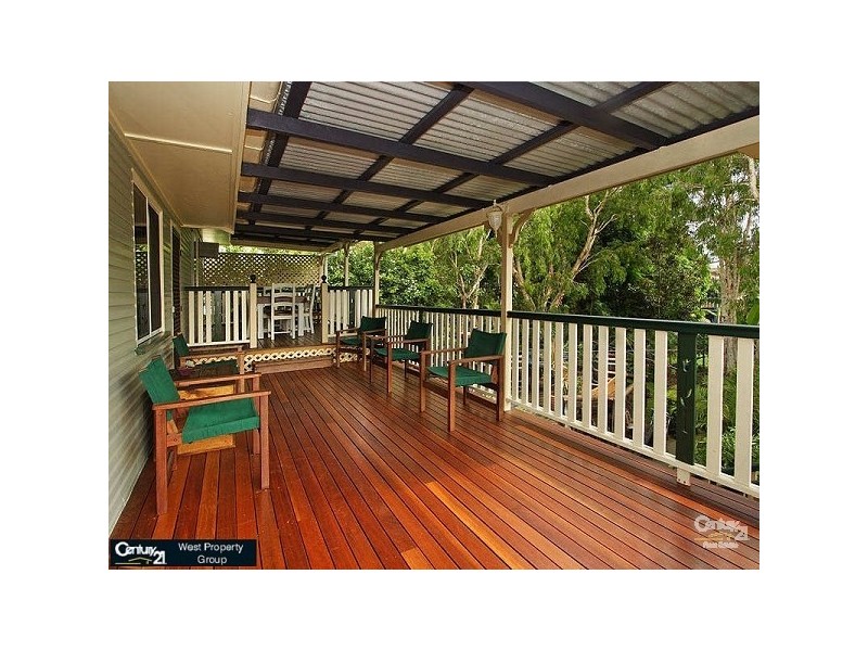 76 Patricks Rd, Arana Hills QLD 4054