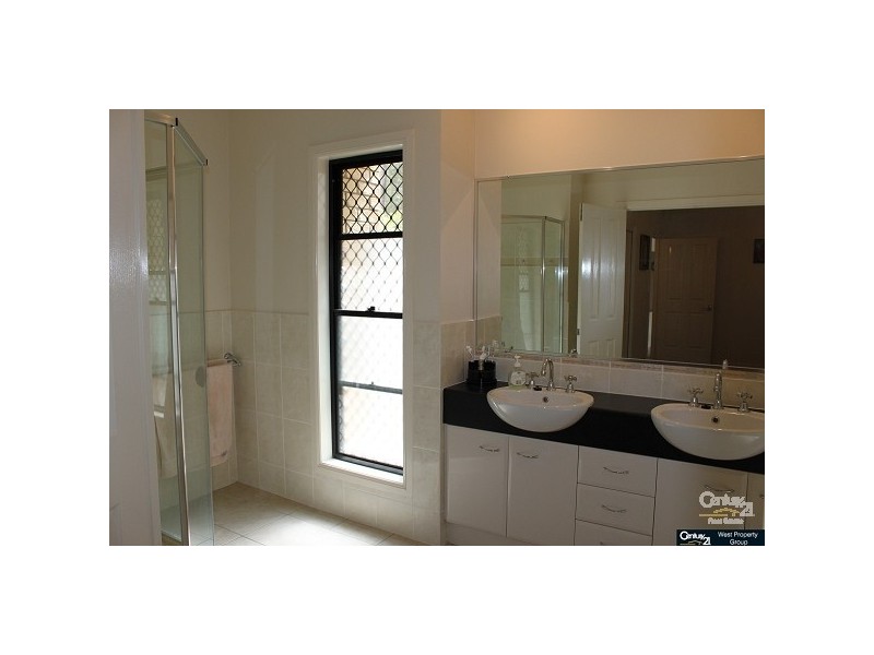 4 Yellow Button Close, Warner QLD 4500