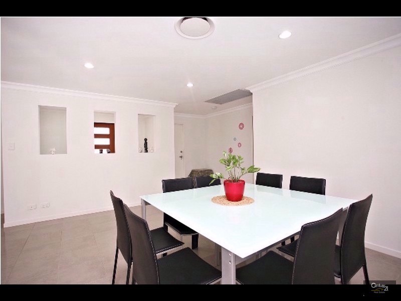 64 Swan Parade, Warner QLD 4500