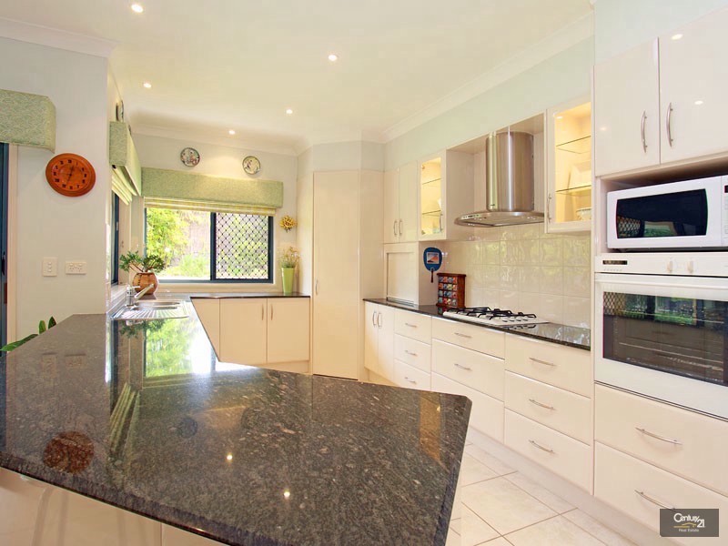 9 Pinehurst Court, Albany Creek QLD 4035