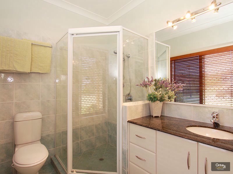 9 Pinehurst Court, Albany Creek QLD 4035